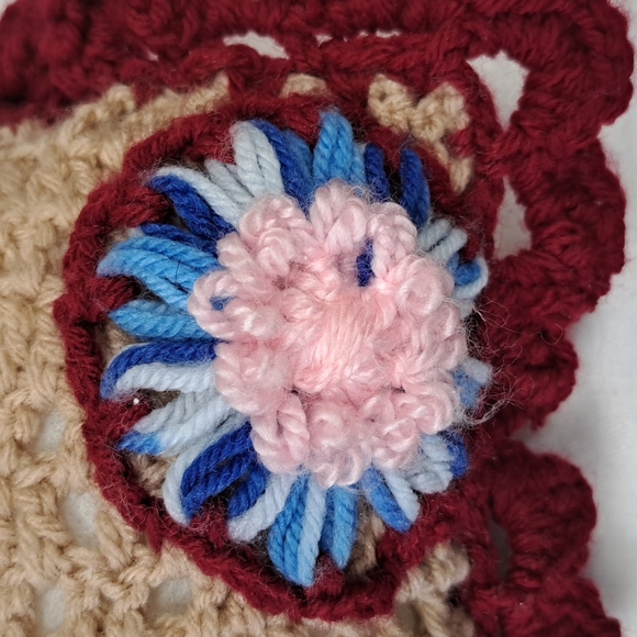 - Vintage crocheted 16 x 15 floral accent pillow - Picture 5 of 8